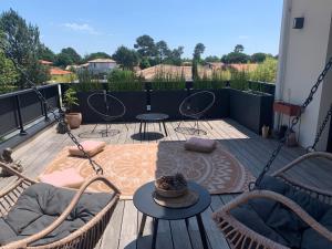 Balkon lub taras w obiekcie La Villa Des Trois Pins