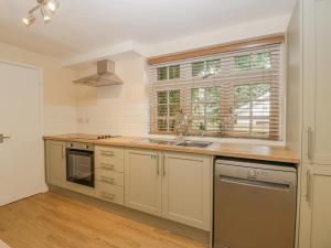 Kuchyň nebo kuchyňský kout v ubytování Heron's Lodge