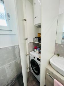 Kuchyň nebo kuchyňský kout v ubytování Villaggio A Mare