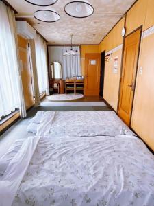 Voodi või voodid majutusasutuse T&T Fujiyama Guest House toas
