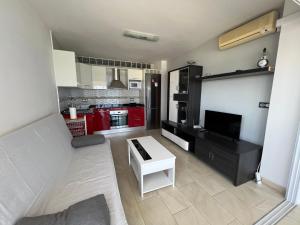Kuchyň nebo kuchyňský kout v ubytování Apartamento San Juan playa + 7 fotografií