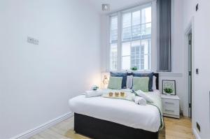 a large bed in a room with a large window at Modern 2-bedroom Apt In The Heart Of City Centre in Liverpool