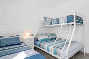 Postel nebo postele na pokoji v ubytování Villa Adán con piscina majestuosa + 21 fotografií