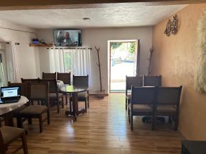 TV a/nebo společenská místnost v ubytování Guesthouse Kroni I Micanit