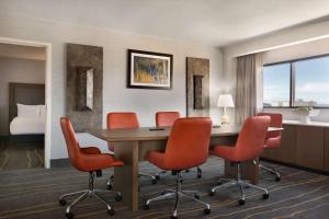 DoubleTree by Hilton Hotel Albuquerque的休息区