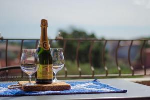 Galeriebild der Unterkunft Domus De Sole -Sea view & 8 minutes to San Teodoro in Monte Petrosu