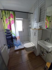 Ένα μπάνιο στο Gemütliche Kölsche Studio-Wohnung +15 φωτογραφίες
