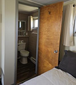 Kylpyhuone majoituspaikassa The Last Resort Motel