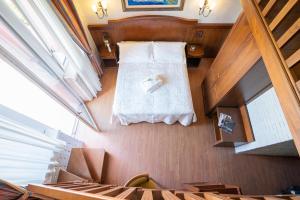 an overhead view of a bedroom with a bed at Art Hotel Santa Lucia in Termoli