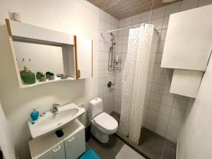 a bathroom with a toilet and a sink and a shower at Agger Tange Feriecenter lejligheder - 100 m fra Vesterhavet in Vestervig +118 photos