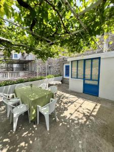 Fotografie z fotogalerie ubytování Sunset House Apartments & Rooms v destinaci Rafailovići