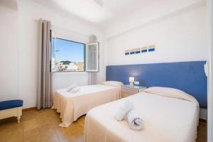 Postel nebo postele na pokoji v ubytování Dúplex Voramar MHM Seafront