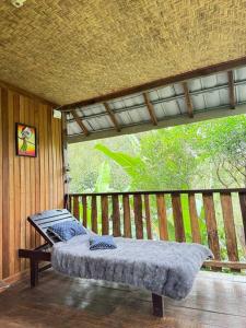 Balkón nebo terasa v ubytování De-Ranggon Home stay garden huts