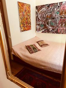 Postel nebo postele na pokoji v ubytování Guest room in Old Town