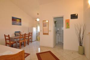 a kitchen and dining room with a table and chairs at Studios Lav in Privlaka