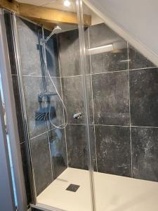 Ένα μπάνιο στο Eco Gîte 12 pers La Charmante des Vallons avec SPA +51 φωτογραφίες