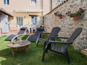 Posezení v ubytování Albergue El Alfar/Pilgrim Hostel