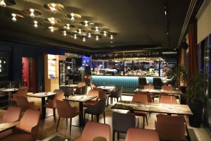 En restaurant eller et spisested på Mondial Hotel