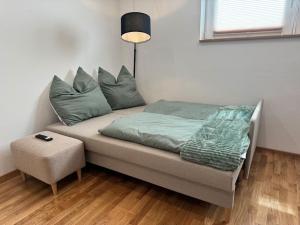 Ένα ή περισσότερα κρεβάτια σε δωμάτιο στο 1,5-Zimmer, Top ausgestattet, 4 Pers, Souterrain, Self Check-in, Parkplatz, Netflix & Amazon Prime