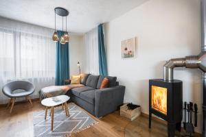 Гостиная зона в Aparment Klara - 24h Reception - Washer - Fireplace - 2 Floors - Lots of attractions in the area
