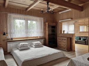 a bedroom with two beds and a window at Apartamenty Góralski DACH NAD GŁOWĄ in Poronin