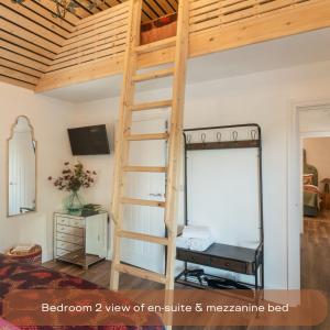 TV a/nebo společenská místnost v ubytování The Mini Stylish Getaway