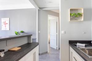 L12 Port window 1Bedroom Wifi 5mins beach & Nice's Cap