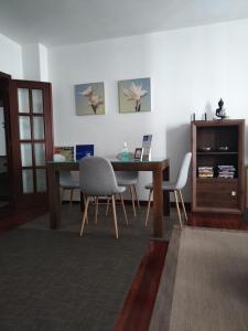 Telewizja i/lub zestaw kina domowego w obiekcie apartment garden