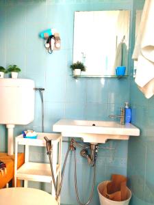 a bathroom with a sink and a mirror at GaLu - Piccolo appartamento in Costiera Sorrentina,Amalfitana in Termini