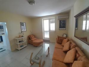 Istumisnurk majutusasutuses Beach edge 4-Bed House in Muo Kotor
