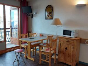 Η κουζίνα ή μικρή κουζίνα στο Appartement 2 pièces, 5 pers, balcon, proche télécabine, animaux acceptés - FR-1-411-231