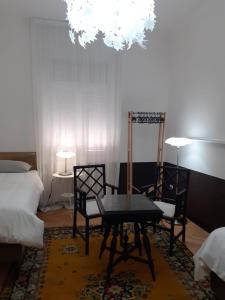 Postel nebo postele na pokoji v ubytování La casa di Gatsby Art Deco in Centro Gorizia con Parcheggio e Terrazza