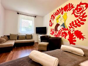 TV a/nebo společenská místnost v ubytování Szent Orbán Panzió - Kutyabarát apartmanok + 37 fotografií