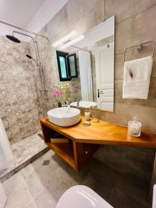 A bathroom at Katerina