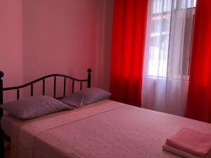Postel nebo postele na pokoji v ubytování Tarrafal Ecodécor Rooms