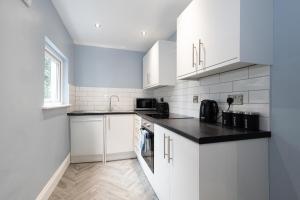 Η κουζίνα ή μικρή κουζίνα στο Boutique Bolton Apartments