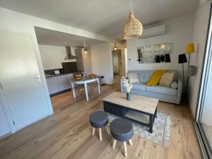 Kuchyň nebo kuchyňský kout v ubytování T2 neuf port de Bonifacio avec parking privé + 4 fotografie