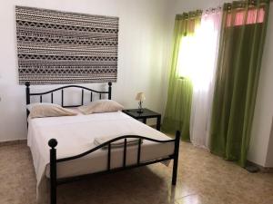Postel nebo postele na pokoji v ubytování Tarrafal Ecodécor Rooms