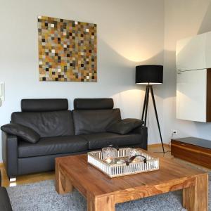 a living room with a couch and a coffee table at Moselschön Das Ferienhaus in Brodenbach
