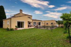 a house with a lawn in front of it at Les Sylphides - Maison avec piscine in Montélimar