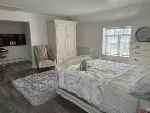 a bedroom with a bed and a dresser and a chair at Studio - Sleeps 2 - Pets - Parking - Wifi in York