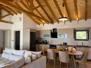 Gallery image of Four Seasons Villas in Skiathos Town +73 photos