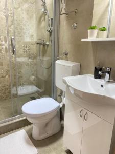 A bathroom at Light house