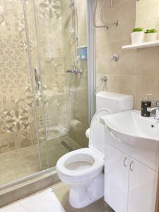 A bathroom at Light house
