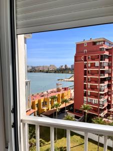 widok z okna budynku w obiekcie Atlantico w mieście Calpe