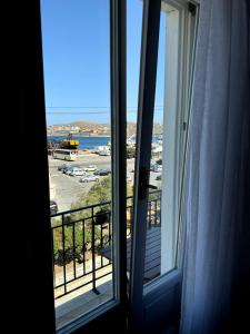 Μπαλκόνι ή βεράντα στο NEAR PIRAIKI APARTMENT +19 φωτογραφίες