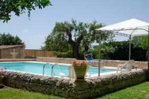 Bazén v ubytování Antica Dimora Arancio Val Di Noto 10 minuti dal mare Free Parking nebo v jeho okolí