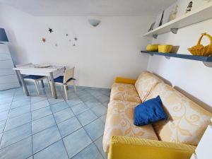 a living room with a couch and a table at Maridea - Sottovento in Ponza