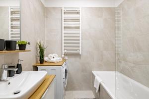 Ванная комната в Spirit Apartments by FirstHost +48 фотографий