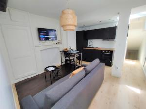a living room with a blue couch and a table at Appartement EMILiA Centre ville in Vitré